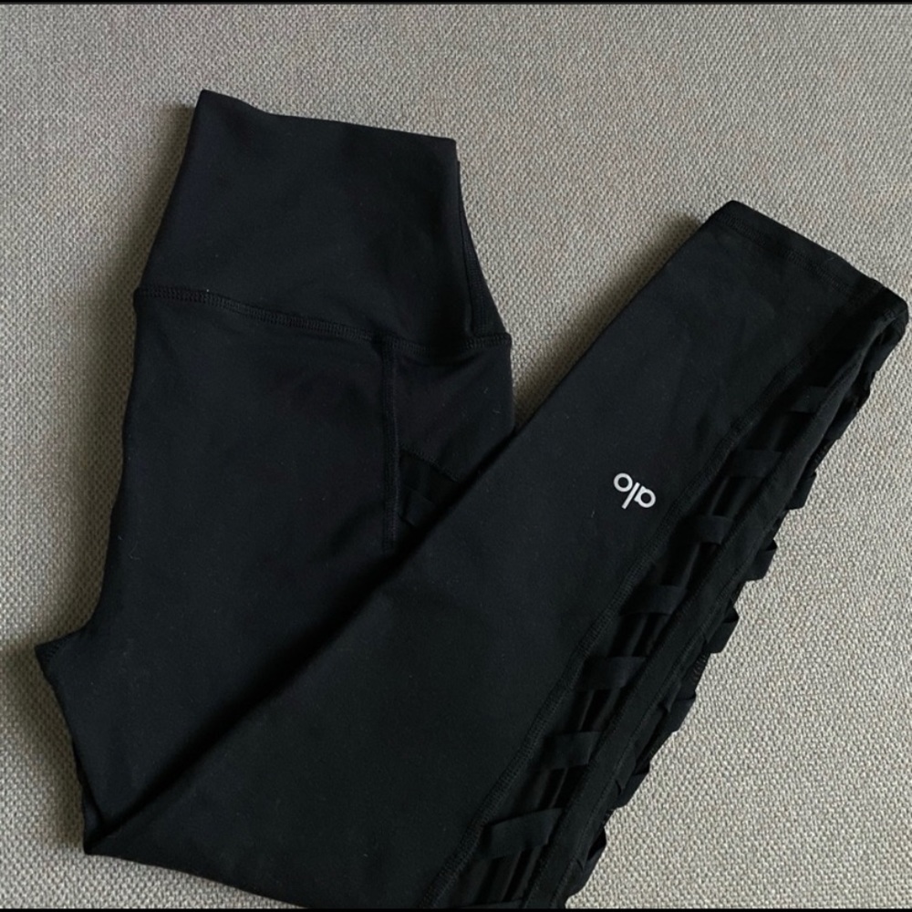 Alo Yoga Chevron Capri Leggings